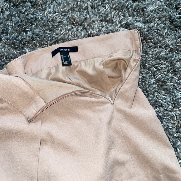 WORN ONCE! Khaki Colored Skort - Women's Size Small - Picture 5 of 7